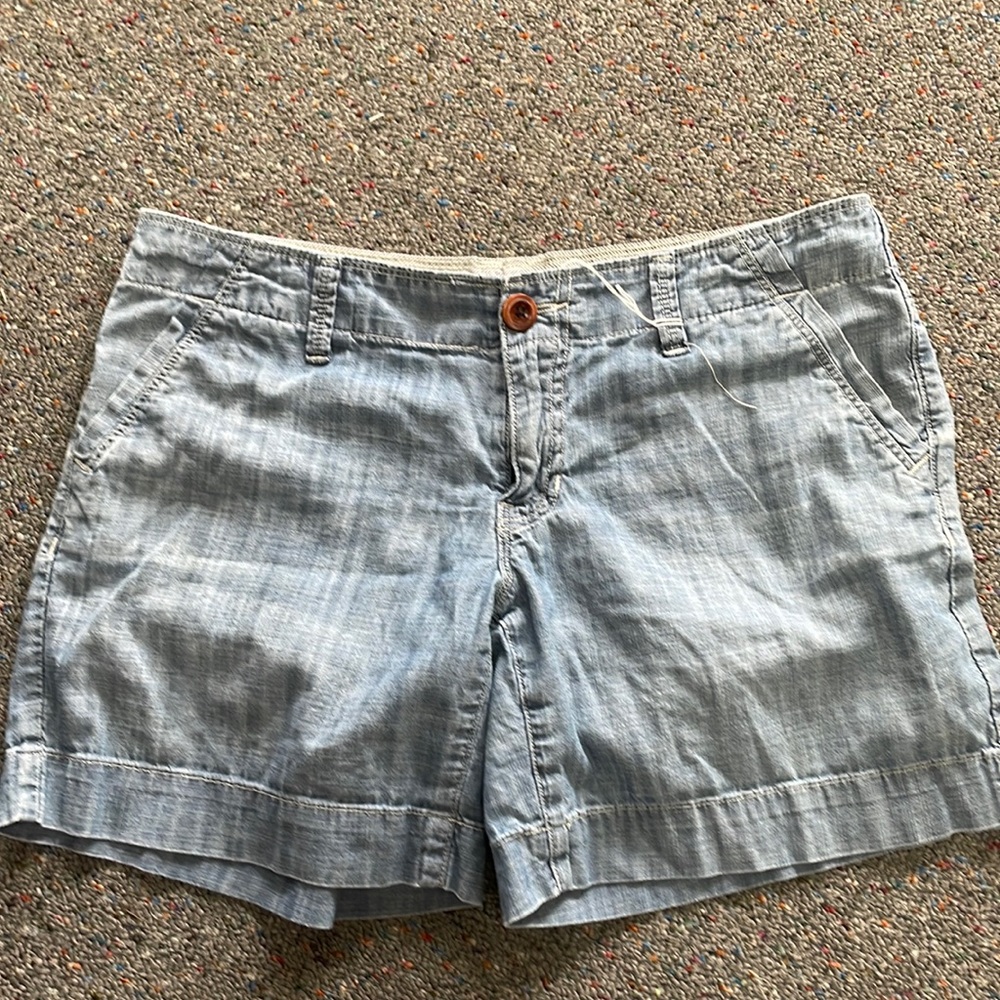 Womens size 6 Denim Gap Shorts
